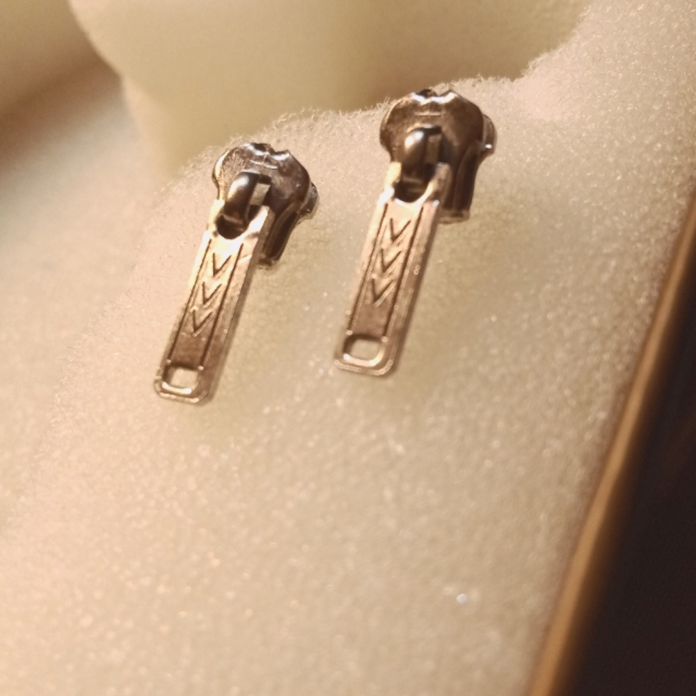 Silver Zipper Stud Earrings – Edgy Retro Punk Vibe